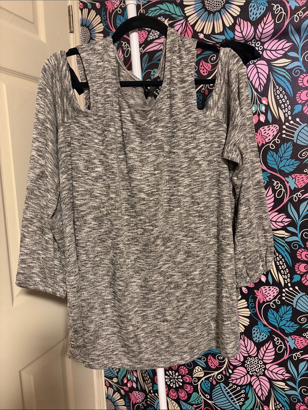 Love & Legend Gray Marled Cold-Shoulder Pullover
